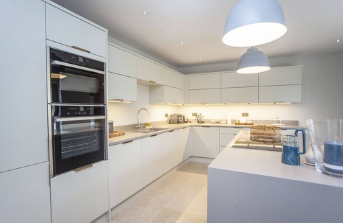 Combe Hay Casa | Fortnight Farm Manor - una casa que tiene capacidad para 14 personas en 7 habitaciones
