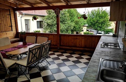 Kiskunhalas Apartamento | Fortuna Vendégház Erkélyes Lakosztály