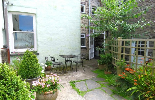 St Davids Cabaña | Fossil House, St Davids