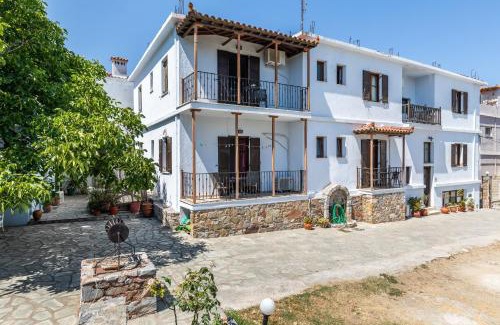 Skopelos Hotel | Fotini Rooms