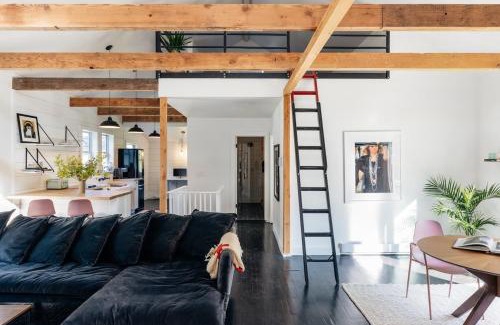 Jeffersonville Casa | FOUNDERS COTTAGE - 2 room with kitchennete
