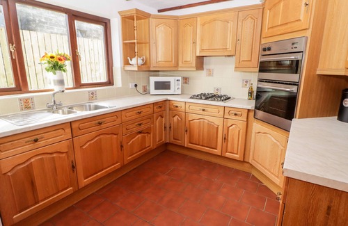 Moylegrove Casa | FOUNTAIN FOLLY, pet friendly, country holiday cottage in St Dogmaels