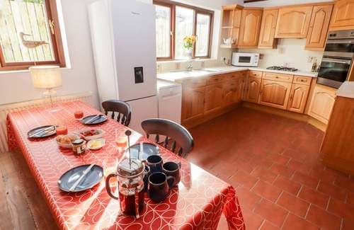 Moylegrove Casa | FOUNTAIN FOLLY, pet friendly, country holiday cottage in St Dogmaels