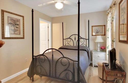 Wildwood Casa | Fountain Motel Townhouse with Shared Pool