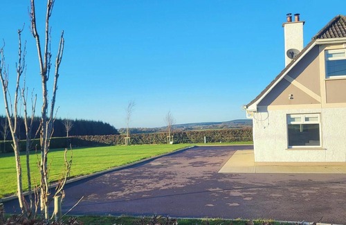 Churchfield Cabaña | Four bedroom country cottage with scenic views