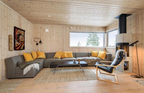 Ringsaker Casa | Four-Bedroom Holiday Home in Sjusjoen