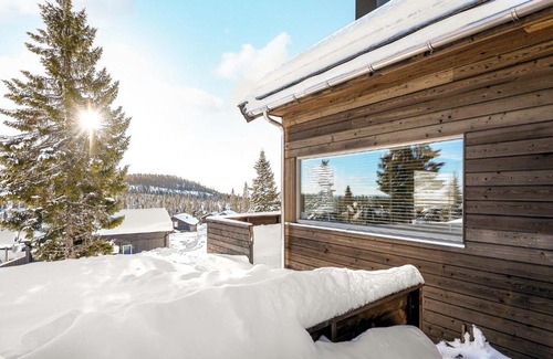 Ringsaker Casa | Four-Bedroom Holiday Home in Sjusjoen