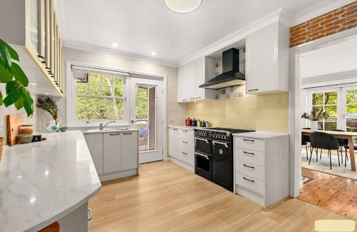 Ainslie Casa | Four-bedroom house with city view in Central Canberra