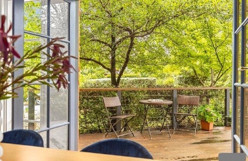 Ainslie Casa | Four-bedroom house with city view in Central Canberra