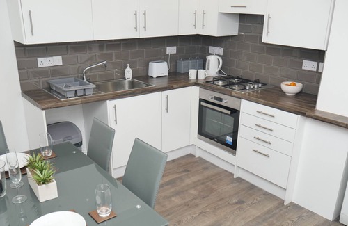 Northampton Casa | Four bedroom sleeps 8, three story house
