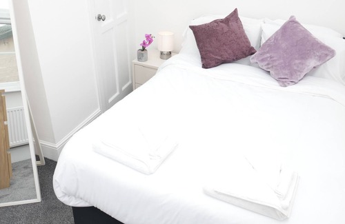 Northampton Casa | Four bedroom sleeps 8, three story house