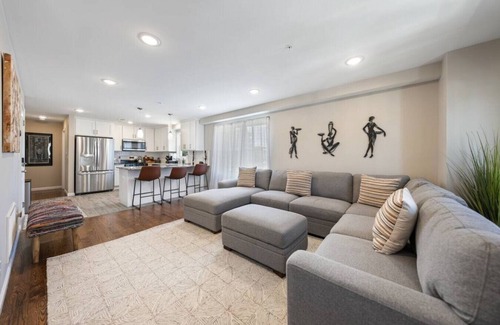 Newark Casa | Four bedroom townhouse in United States of America, Newark