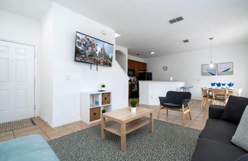 Bellavida Casa | Four Bedroom w/Screened Pool Close to Disney 4572