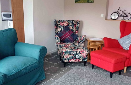Mantilly Cabaña | Four person cottage with heated/covered pool & private jacuzzi, 3 star rated