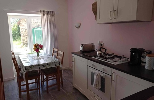 Mantilly Cabaña | Four person cottage with heated/covered pool & private jacuzzi, 3 star rated