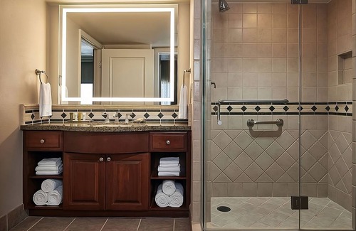Las Vegas Hotel | Four Relaxing Suite with Living Area | Welcoming Hotel in Vegas Strip