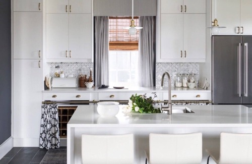 Meaford Casa | Four season ski friendly stone country home (Great for Summer and Ski Seasons)