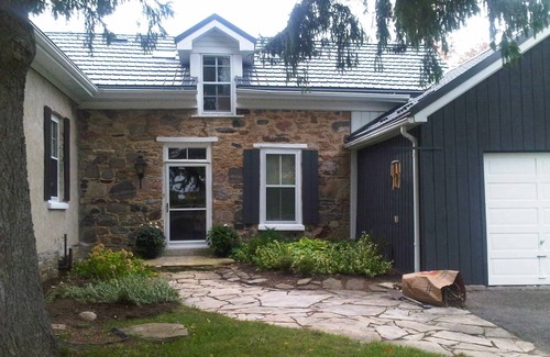 Meaford Casa | Four season ski friendly stone country home (Great for Summer and Ski Seasons)