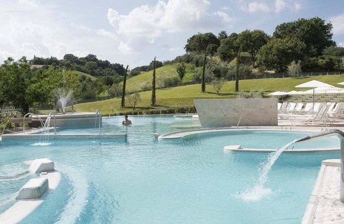 Chianciano Terme Apartamento | Four Seasons Thermae - Apartment Piazza Italia - Entire Accommodation