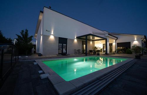 Nyiregyhaza Villa | Four Seasons Luxory Vendégház