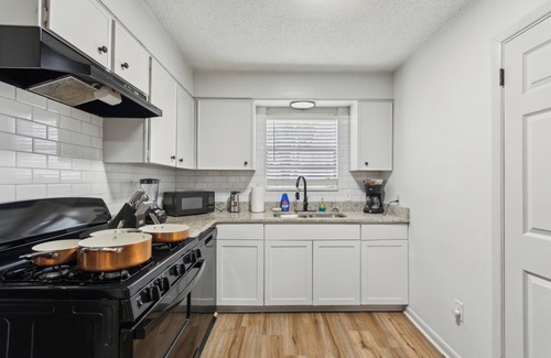 Little Rock Casa | Four Seasons Retreat