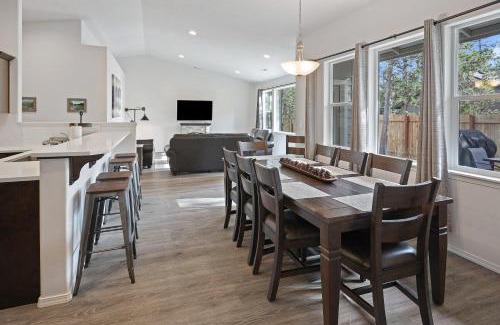 Oregon Water Wonderland Casa | Four Seasons Retreat