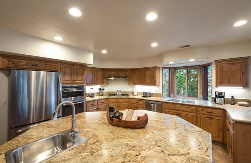 Yosemite West Casa | Bienvenido a Four Seasons de Yosemite !! Ubicado dentro del Parque Nacional Yosemite !! Duermen 10 con todas las t ...