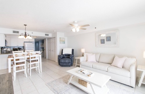 Orange Beach Condominio | Four Winds 802, freshly updated, adorable beach front, spectacular sunset views!