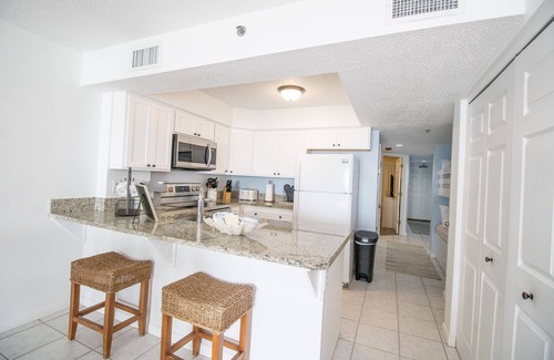 Orange Beach Condominio | Four Winds 802, freshly updated, adorable beach front, spectacular sunset views!