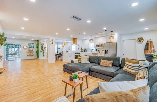 Central Fort Lauderdale Villa | Fox Garden-Heated Pool-Spa- Boho-Downtown & Beach