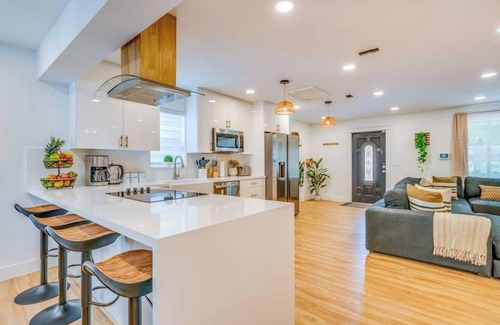 Central Fort Lauderdale Villa | Fox Garden-Heated Pool-Spa- Boho-Downtown & Beach
