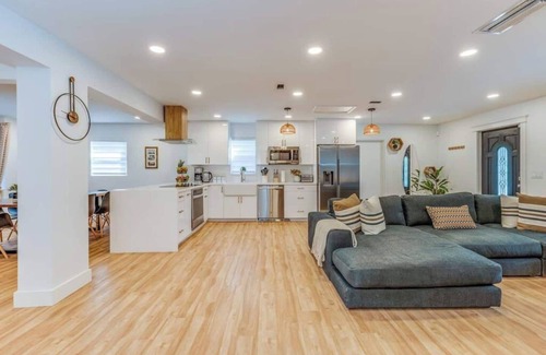 Central Fort Lauderdale Villa | Fox Garden-Heated Pool-Spa- Boho-Downtown & Beach