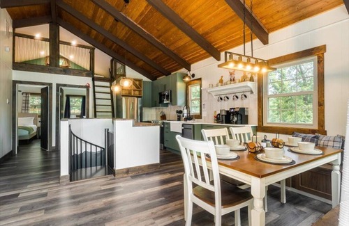 Mount Jackson Casa | Fox & Hound Getaway: Sauna, Hot Tub, Dogs, Game Night!