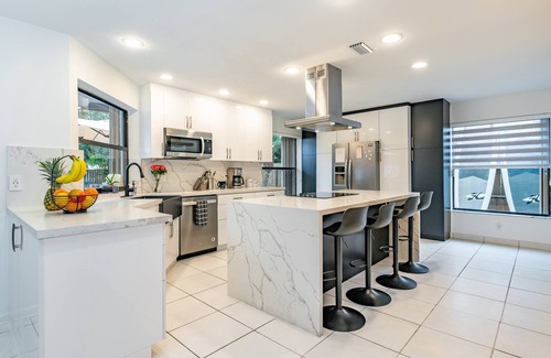 Croissant Park Casa | Fox Island Heated Spa- Downtown & Beach