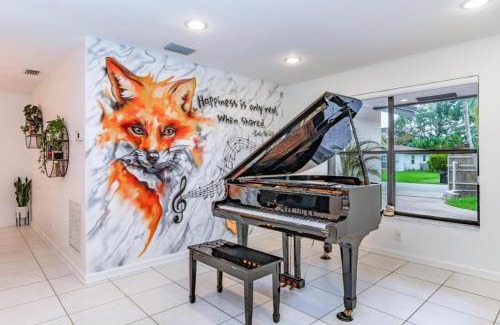 Croissant Park Casa | Fox Island Heated Spa- Downtown & Beach home