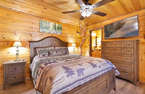 Big Bear Casa | Fox Lodge Big Bear-Indoor Pool-Hot Tub-Games-Luxury Retreat