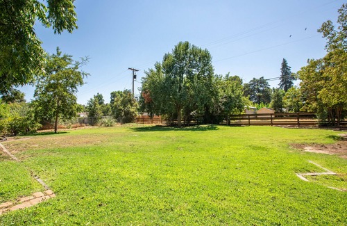 Roosevelt Casa | Fox Manor the Ultimate Fresno Getaway by RedAwning