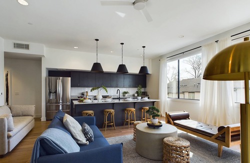 Historic Waverly Casa | Fox On The Run-Private Balcony-12 South