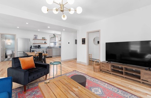 Fox Point Casa | Fox Point House: Walk to Brown/RISD + Free Parking for Up to 3 Cars!