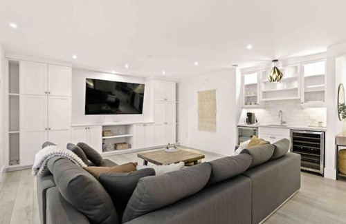 Chester Cabaña | Fox Point Lake House - Luxury Lakefront Rental!
