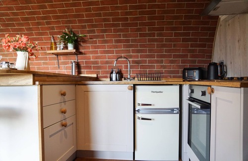 Rhayader Cabina | Foxes View Underground House