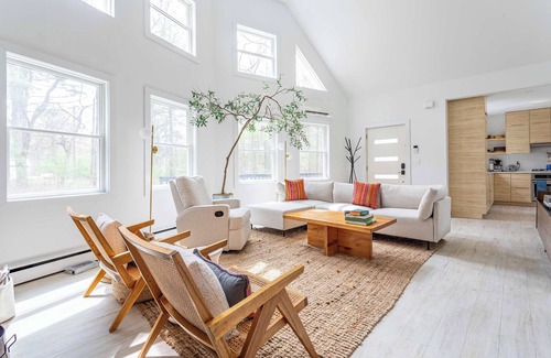 Glen Spey Casa | Foxglove Chalet: Bright & Stylish Nature Escape | Near Barryville