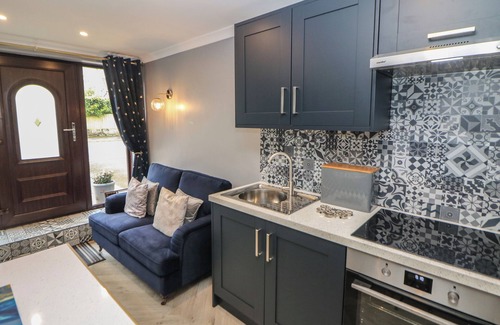 Castleton Cabaña | FOXGLOVES, romantic, with a garden in Castleton, Peak District