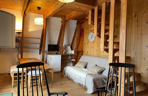 Besse-et-Saint-Anastaise Chalet De Esquí | Chalet de montaña con balcón, cerca de las pistas y del centro