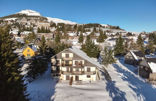 Besse-et-Saint-Anastaise Apartamento | Apartamento tranquilo con aparcamiento en Super Besse