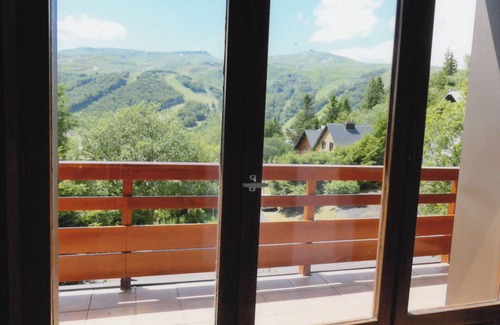 Besse-et-Saint-Anastaise Chalet De Esquí | Chalet típico cerca del centro de la estación con aparcamiento privado