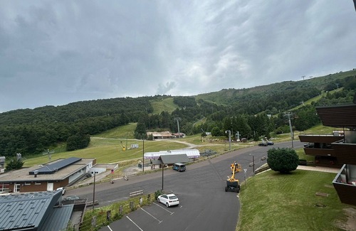 Besse-et-Saint-Anastaise Apartamento | Apartamento 5 pers al pie de pistas con Wi-Fi en Super Besse