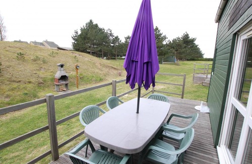 Saint-Martin de Brehal Cabaña | Casa familiar cerca de Granville con terraza, WiFi y limpieza incluido