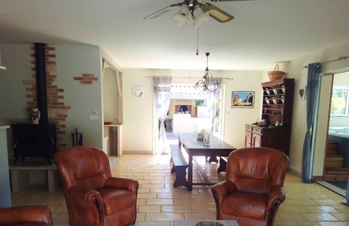 Fontenille-Saint-Martin-d'Entraigues Villa | Homerez - Grande villa para 14 pers. con piscina, jacuzzi y terraza