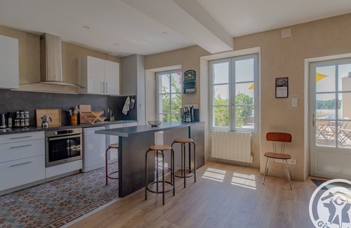 Ingrandes-Le Fresne sur Loire Cabaña | Casa Auténtica de 3 Niveles con Terraza y Vista al Loira